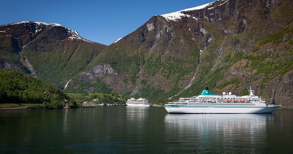 Flåm-Aurlandsfjord-norwegian-fjords-tunliweb