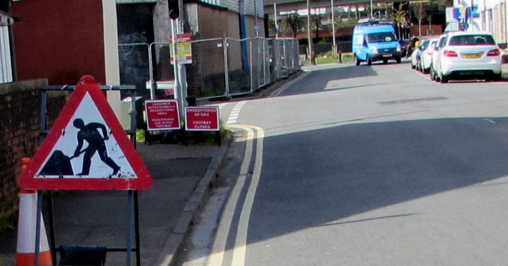 Warning sign - roadworks, Albany Street, Crindau, Newport