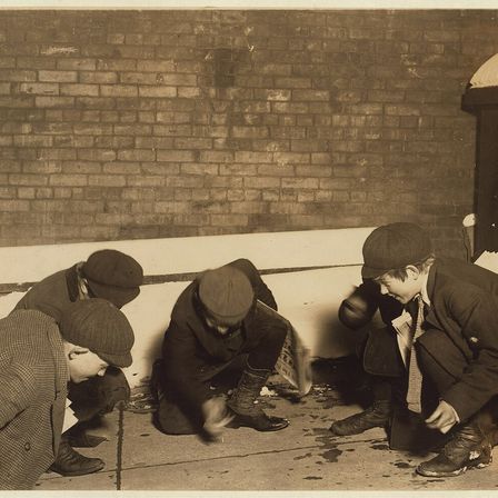 The same group (see -1289.) playing craps in the jail alley at 10 P.M. LOC cph.3a38908